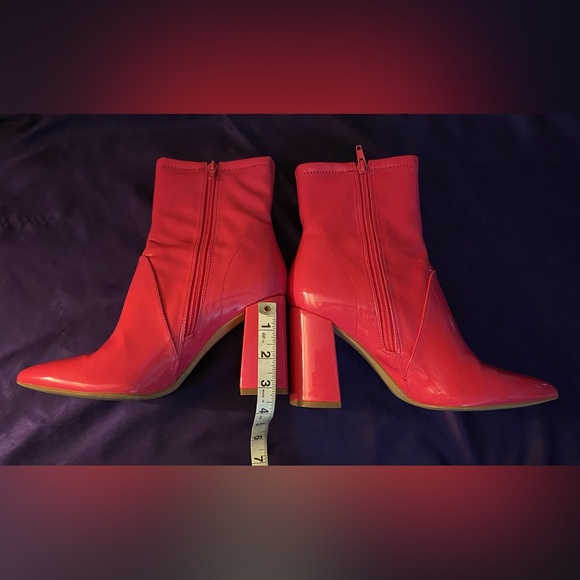 Wore Once 7.5 Size Women's Vibrant Hot Pink Chunky Heeled Boots Comfortable Cute - Picture 10 of 11